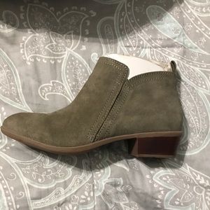 Diba Layla Suede Bootie (color: Taupe) NWT